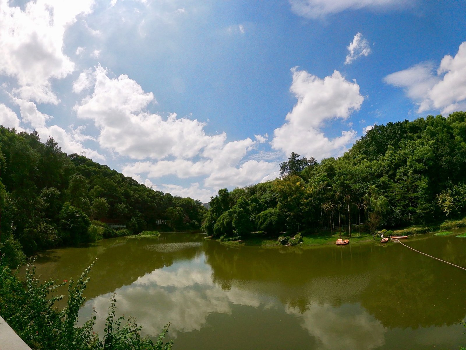 the lake at huayan temple chongqing china