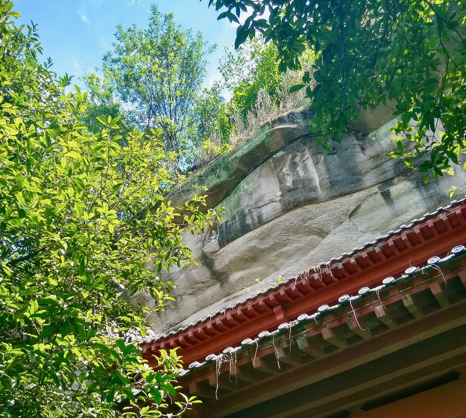 Huayan cave within huayan temple in chongqing