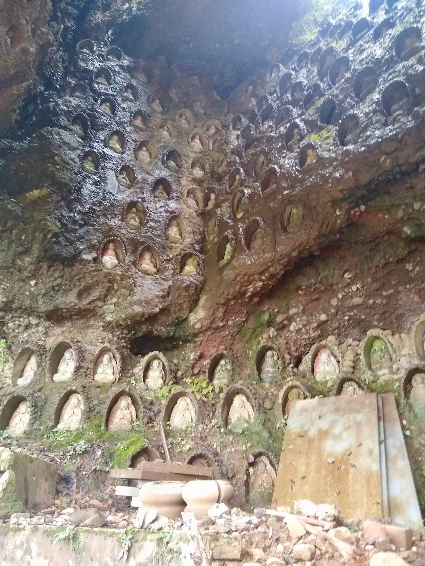 Different buddhist figures in the cave of Qingchengshan before going up to Baiyun Temple