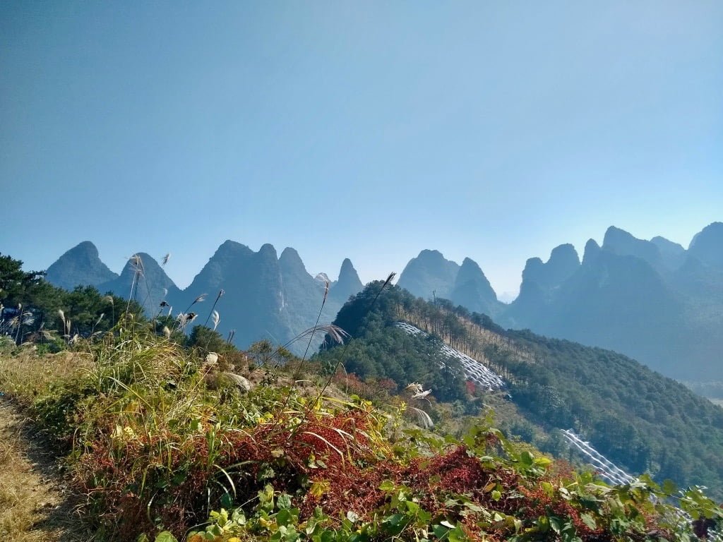 Mountain views while hiking in Xingping to get to Shawan