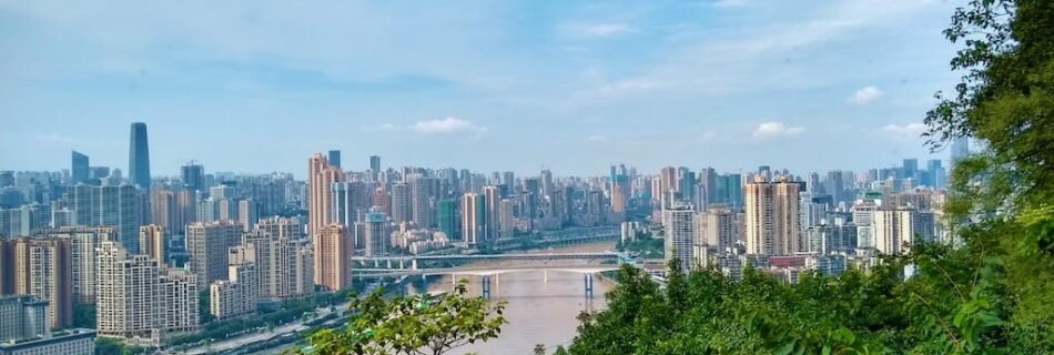 The best things to do in Chongqing; an itinerary that can easily be lengthened or shortened and includes all the best sights, plus additional day and weekend trips from Chongqing city.